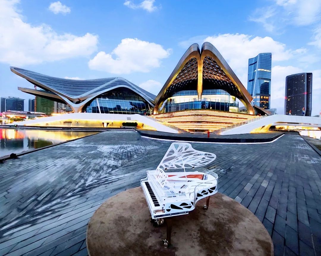 双蝶绽放 | 博兰斯勒Hive水晶钢琴×金湾艺术中心开幕嘉年华